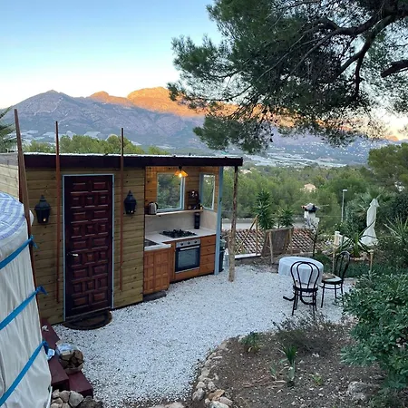 Yurt In Met Zwembad